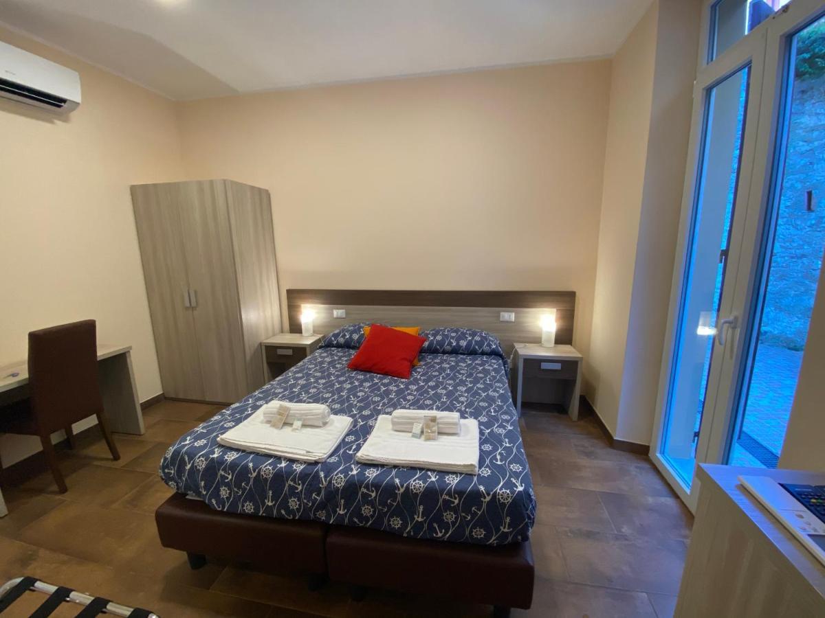 Good Night Moon Hotel La Spezia Buitenkant foto